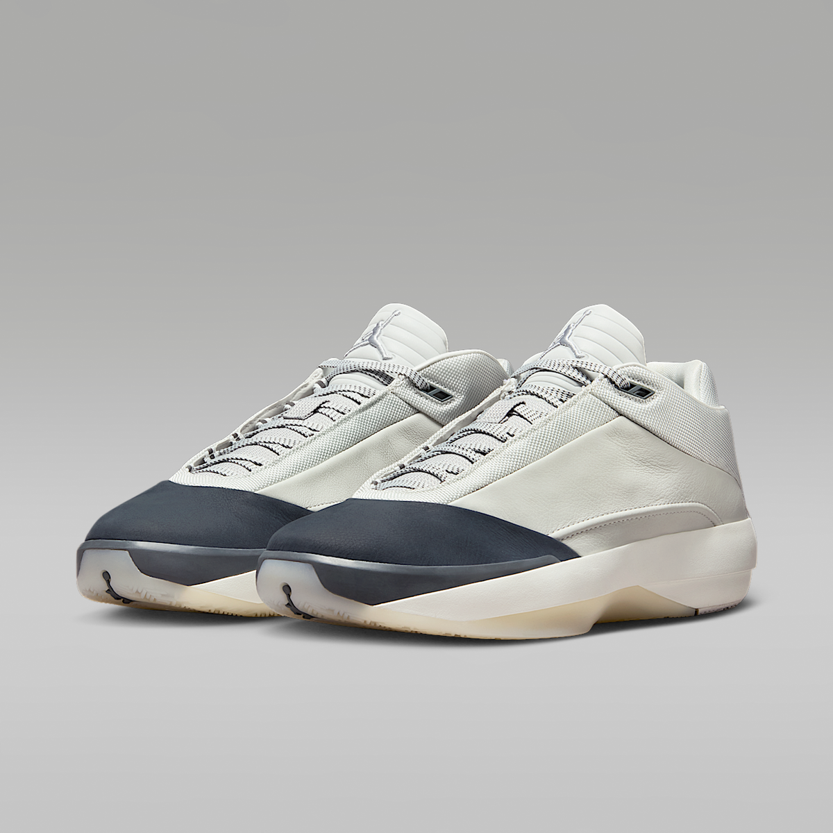 40 "Wolf Grey" Basketball Sneakers- Responsive Cushioning And Enhanced Traction