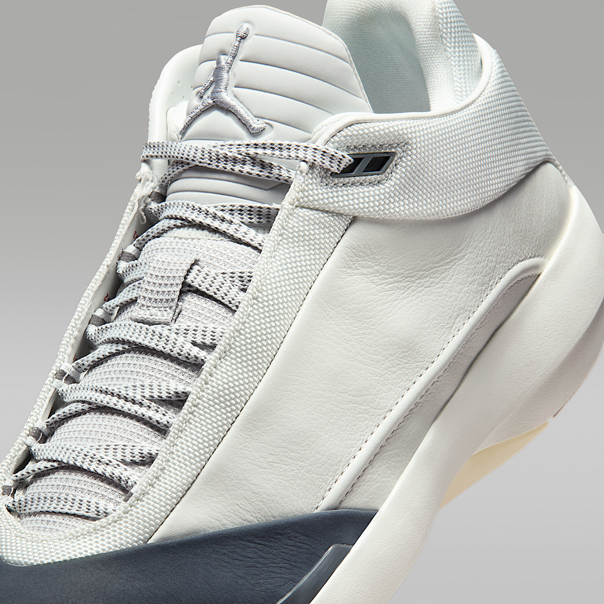 40 "Wolf Grey" Basketball Sneakers- Responsive Cushioning And Enhanced Traction
