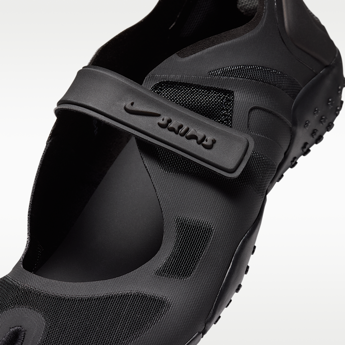 SKIMS Rift Mesh IO7694- 001