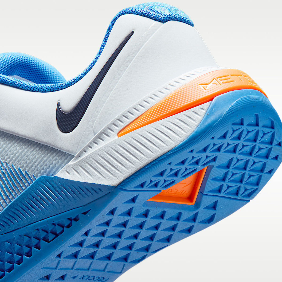 Metcon 10 Men s Workout Sneakers Football Grey/Blue Crystal/Orange Frost/Midnight Navy