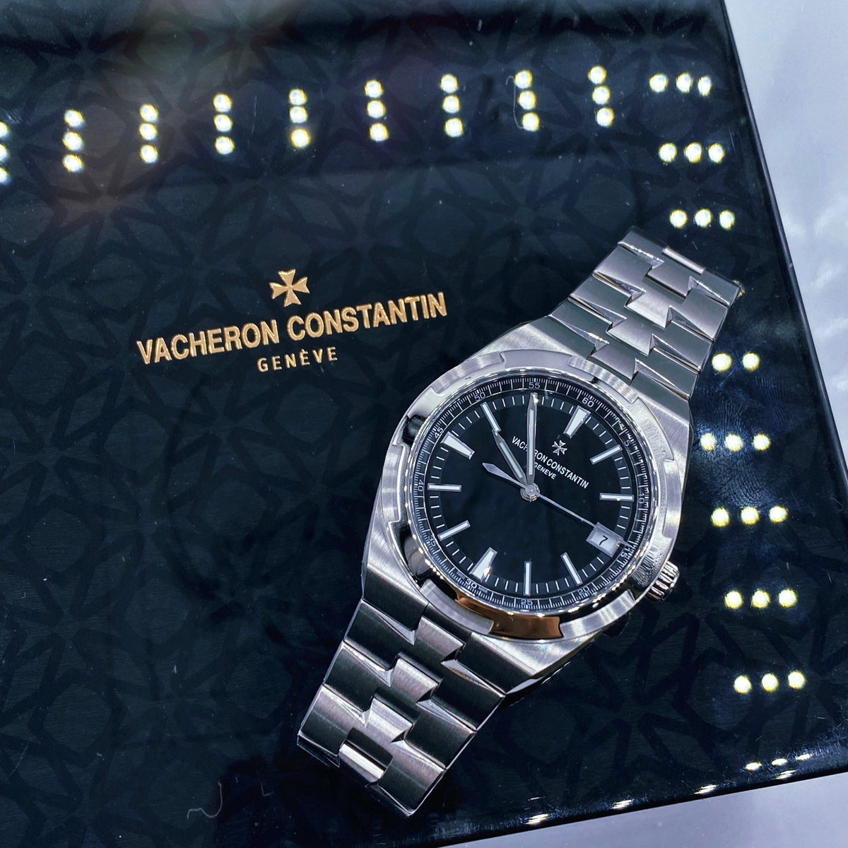 VC Overseas Watch Self-Winding Ref. # 4500V/110A-B483